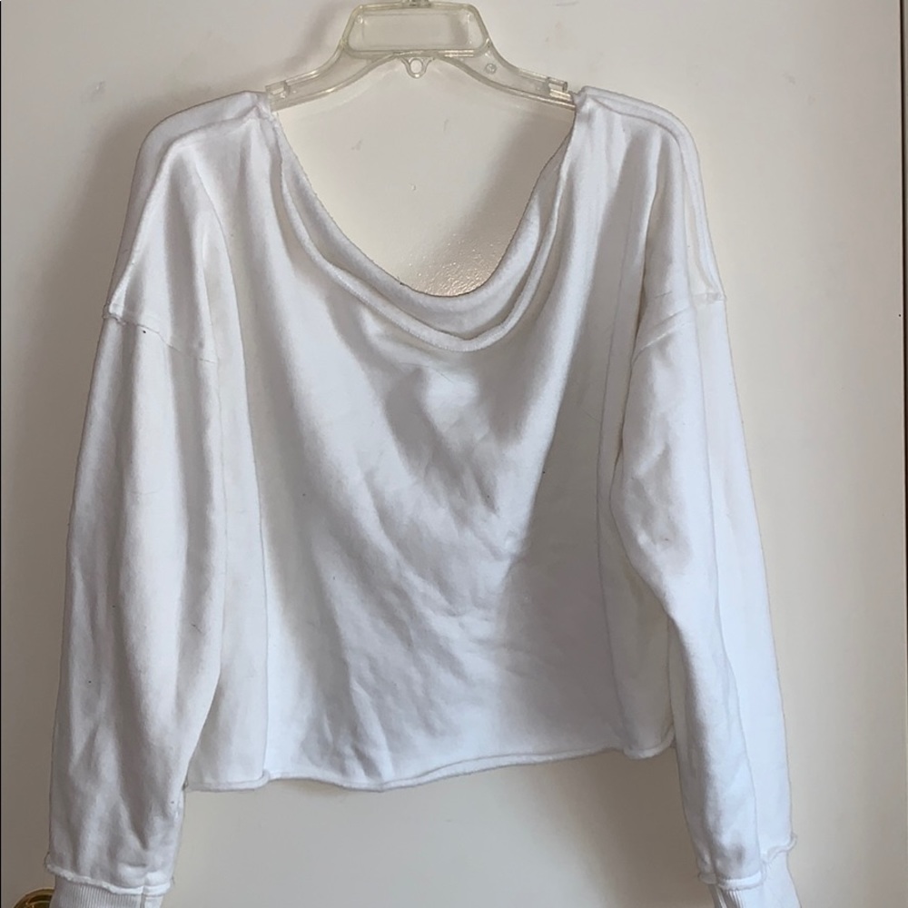 Basic white cropped sweatshirt